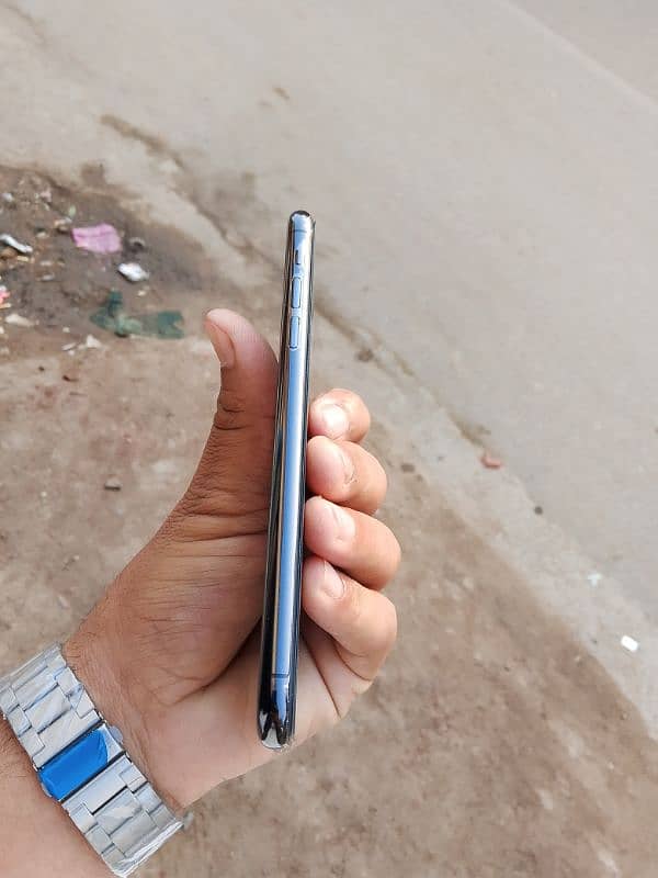 Iphone 11 pro max for sell 256 gb Jv condition 10/10 waterpack non pta 9