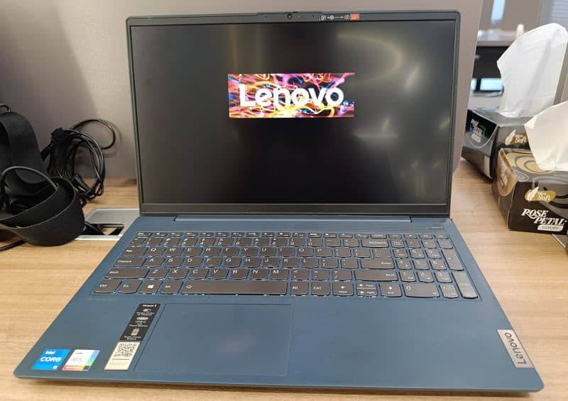 Lenovo Laptop 8 GB 256 GB, Touchscreen 1