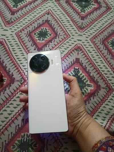 Tecno spark 20 pro plus