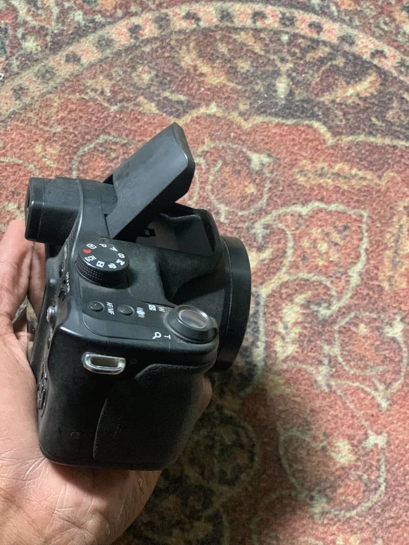 Panasonic Camera DMC-FZ7 + battery + battery charge and SD cards 1