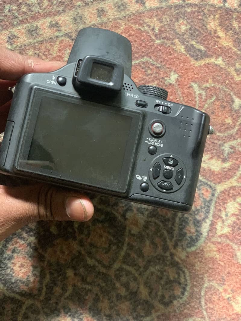 Panasonic Camera DMC-FZ7 + battery + battery charge and SD cards 3