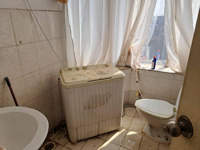 5 MARLA INDEPENDENT HOUSE FOR RENT IN JOHAR TOWN. 3