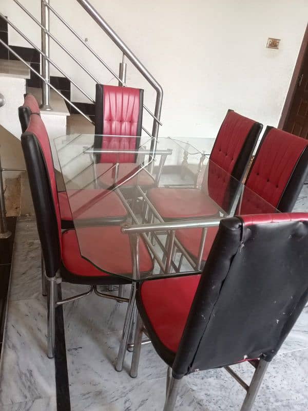 look new  used in family 6 seater dining table 0