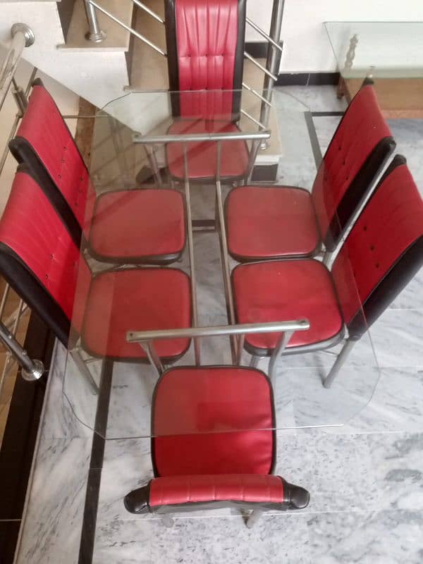 look new  used in family 6 seater dining table 3