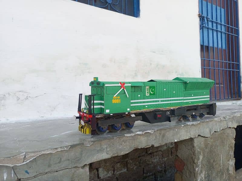 Geu 40 9001 pak train model 1