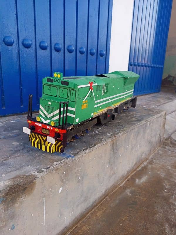Geu 40 9001 pak train model 3