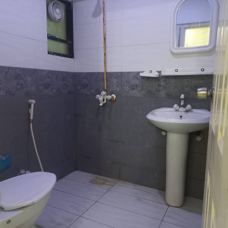 3 bed dd 1st apartment for rent 1400 sq feet DHA phase 5 Karachi 5