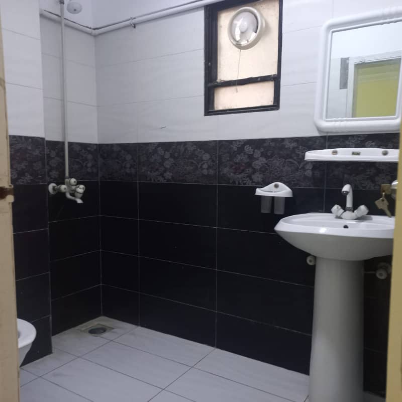 3 bed dd 1st apartment for rent 1400 sq feet DHA phase 5 Karachi 6