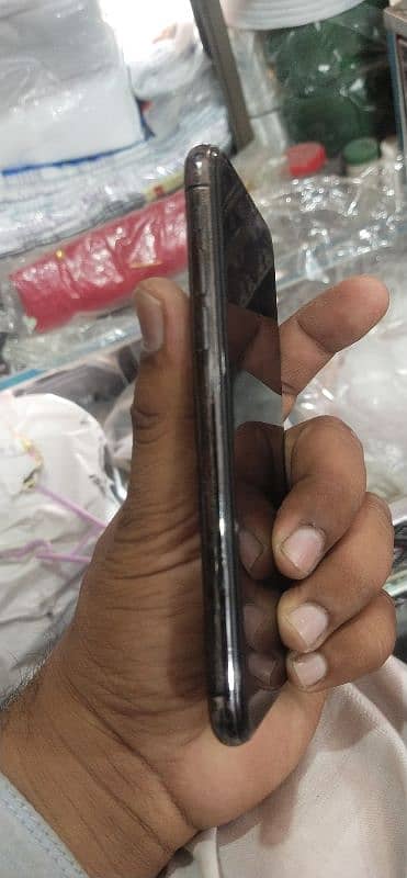 iPhone x non pta 64 gb black panl tuta gya hai 2