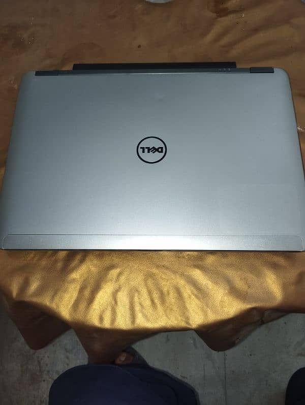 This is latitude E6440 1
