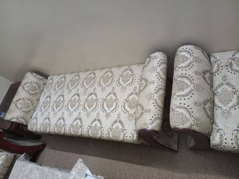 3 Dewan Sofas 2 Side table 1 Center table 8