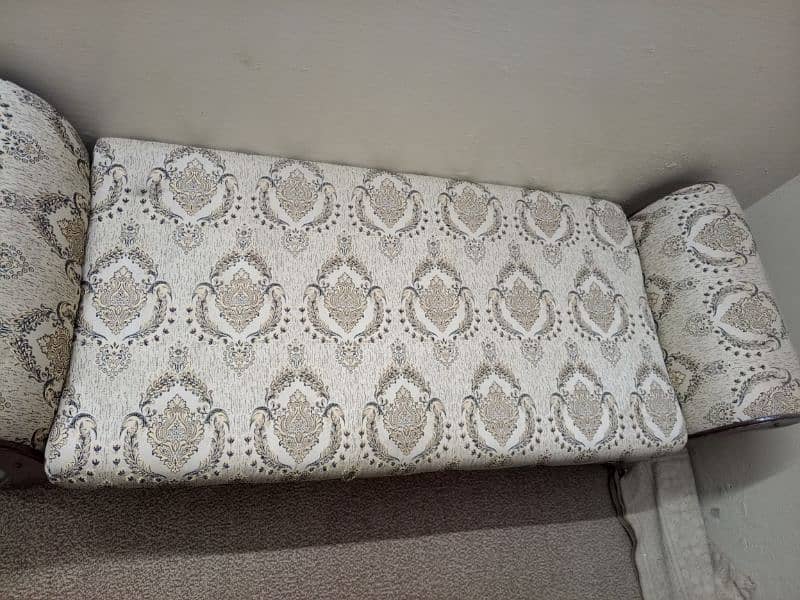 3 Dewan Sofas 2 Side table 1 Center table 9