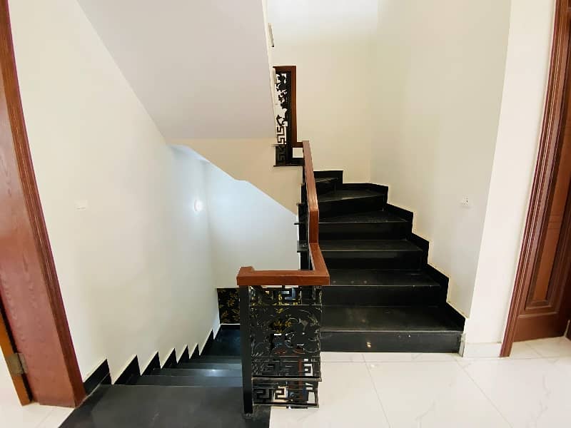 10 Marla house For Sale 32