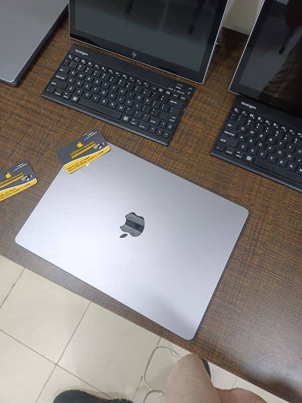 MACBOOK PRO M3 2023 14 INCH 8GB/1TB SSD 8 CORE CPU 10 CORE GPU 4 CYCLE 1