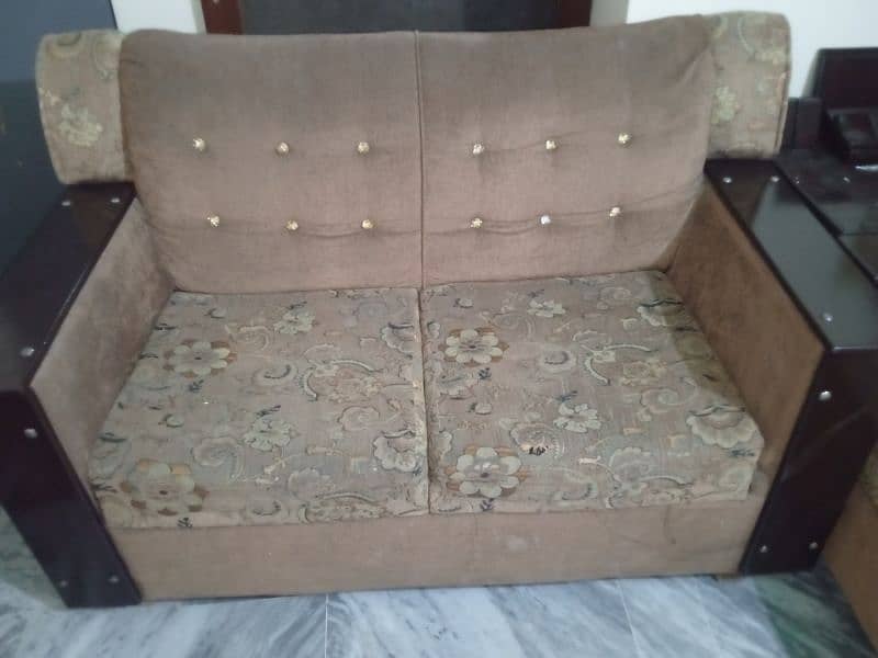 6 seater sofa set available in Low price 4
