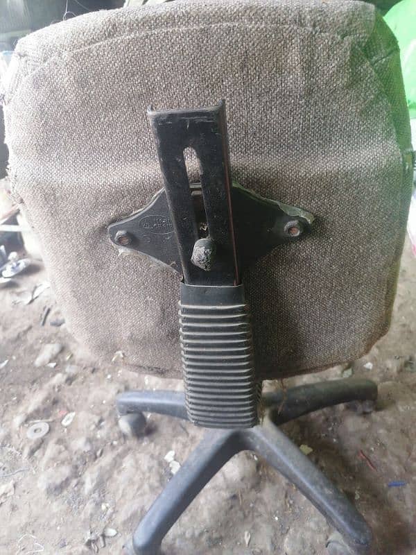 "Comfortable & Stylish Chair for Sale!" 2. "Gently Used Chair - 1