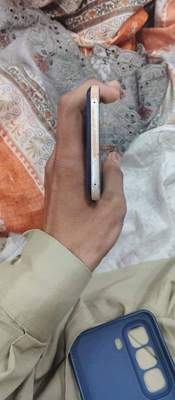 Lg v60 thinq 5g 4