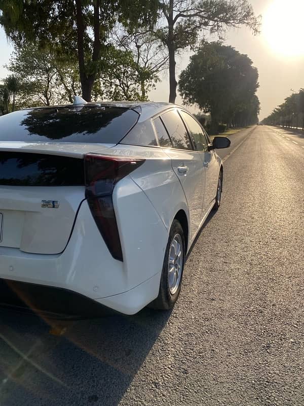 Toyota Prius 2016 3