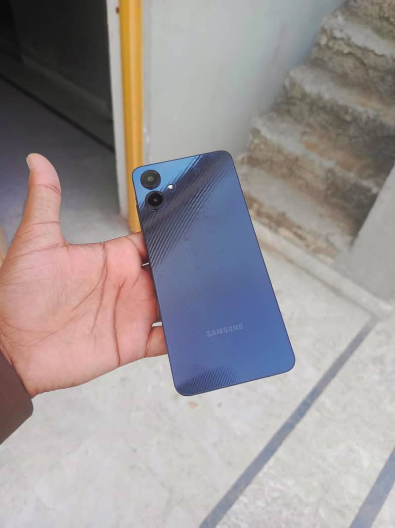 Samsung A06 (6/128) under warranty 0