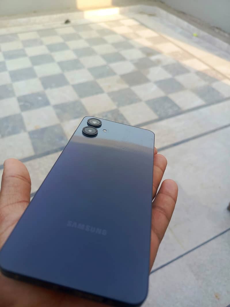 Samsung A06 (6/128) under warranty 3