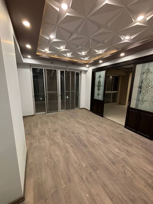 FLAT FOR RENT LUCKY ONE APARTMENTS 0