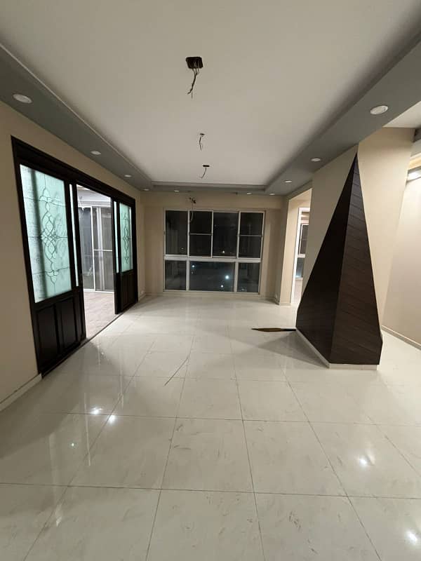 FLAT FOR RENT LUCKY ONE APARTMENTS 3