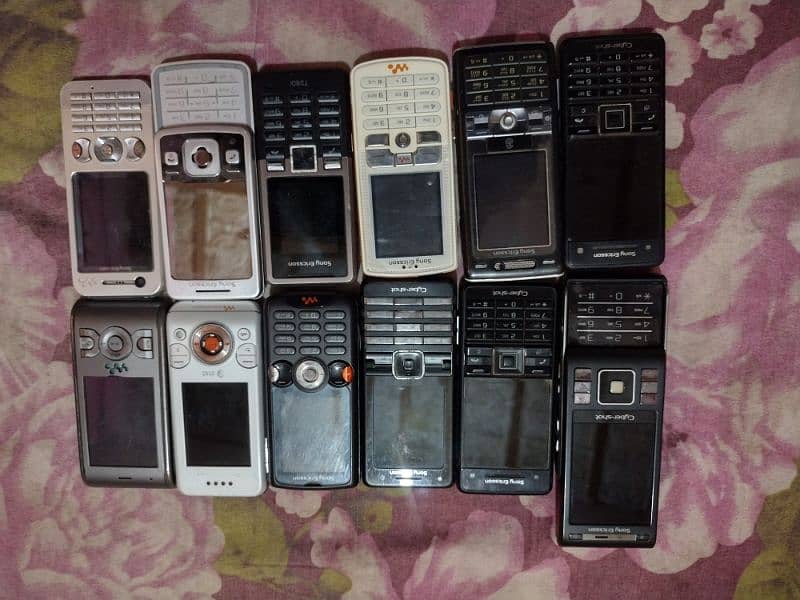 Sony Ericsson some famous models all ok with original charger 0