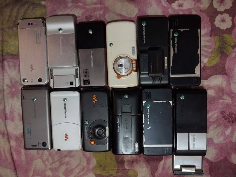 Sony Ericsson some famous models all ok with original charger 1