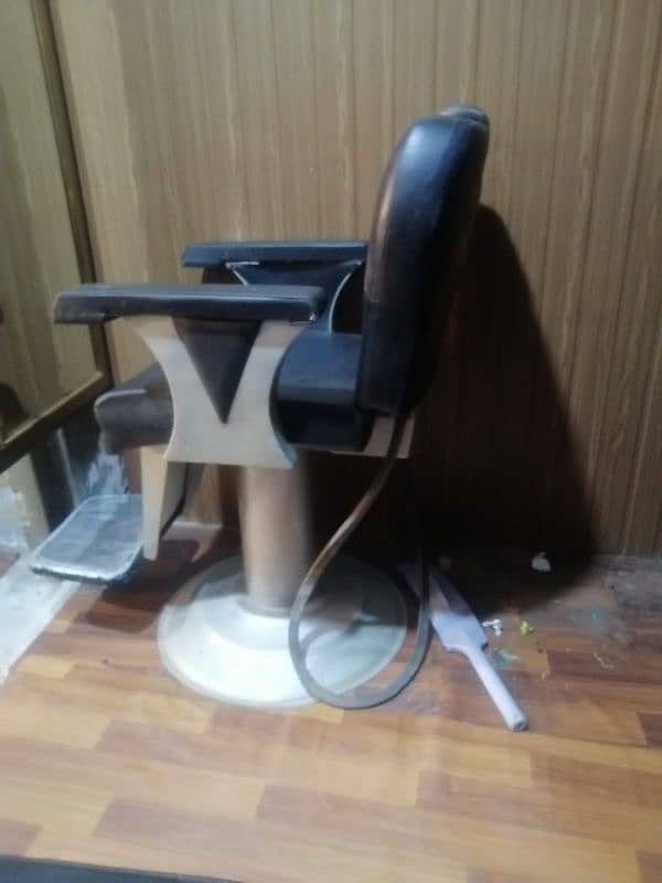 used salon chair and long size mirror for sale. . 0