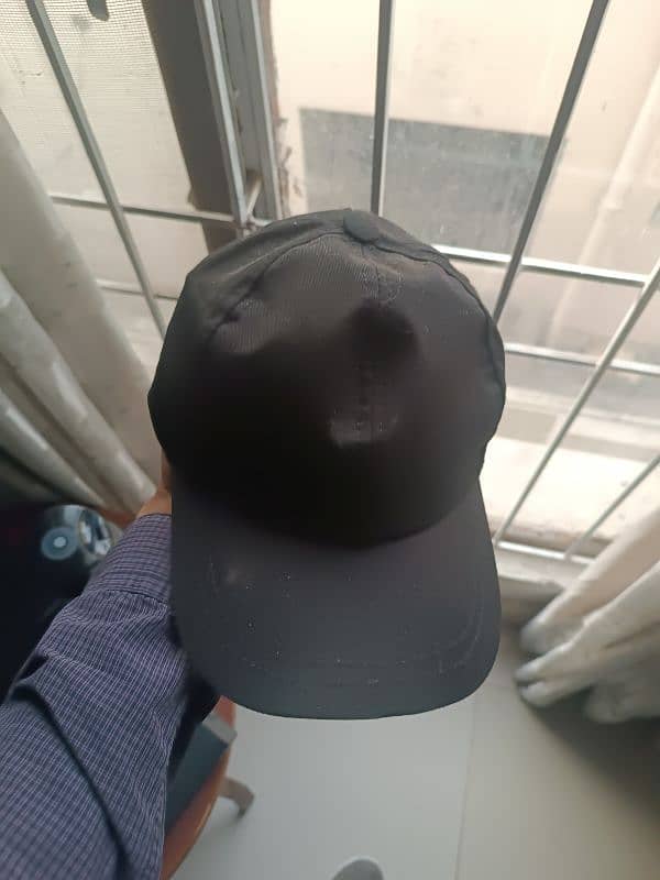 Black cap 0