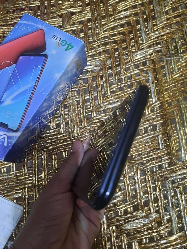 vivo y81 8/128 with box 0