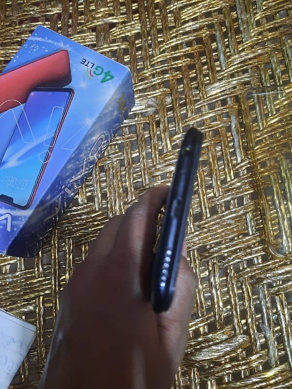 vivo y81 8/128 with box 1