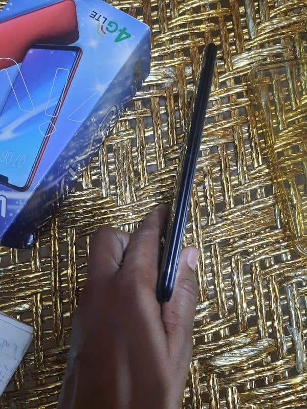 vivo y81 8/128 with box 2