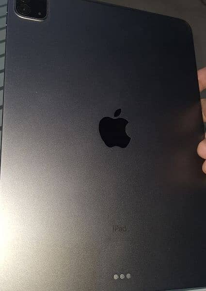 iPad Pro 2020, 11 inch 128 gb with Gen 2 Apple Pencil 0