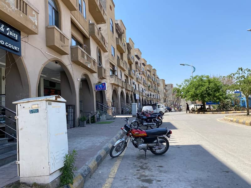 5 MARLA INVESTOR RATE COMMERCIAL PLOT AVAILABLE FOR SALE IN SQUARE COMMERCIAL 2
