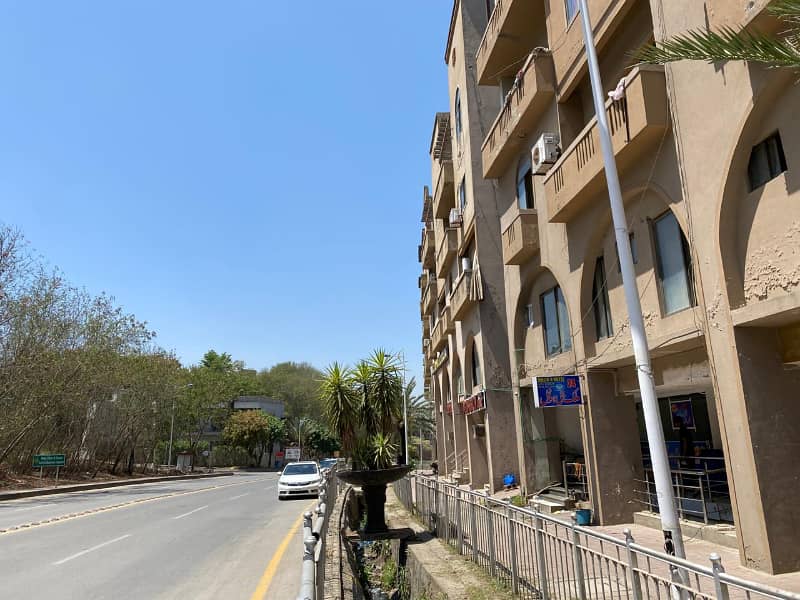 5 MARLA INVESTOR RATE COMMERCIAL PLOT AVAILABLE FOR SALE IN SQUARE COMMERCIAL 5