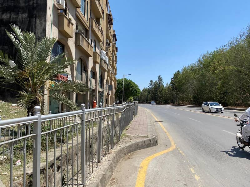 5 MARLA INVESTOR RATE COMMERCIAL PLOT AVAILABLE FOR SALE IN SQUARE COMMERCIAL 8