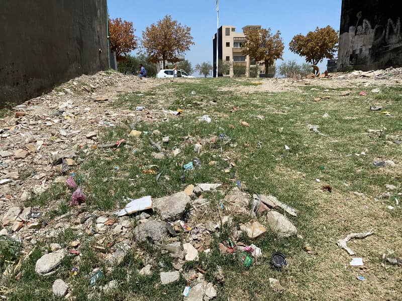 5 MARLA INVESTOR RATE COMMERCIAL PLOT AVAILABLE FOR SALE IN SQUARE COMMERCIAL 9