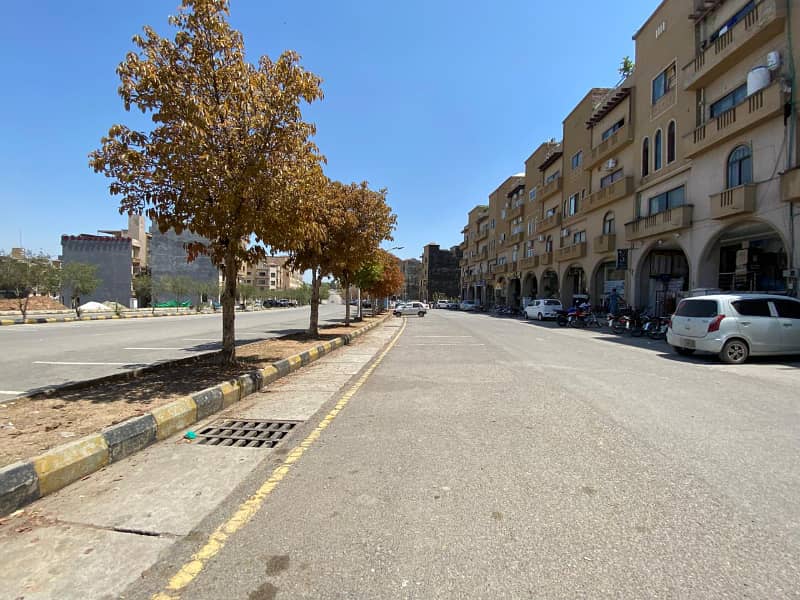 5 MARLA INVESTOR RATE COMMERCIAL PLOT AVAILABLE FOR SALE IN SQUARE COMMERCIAL 12