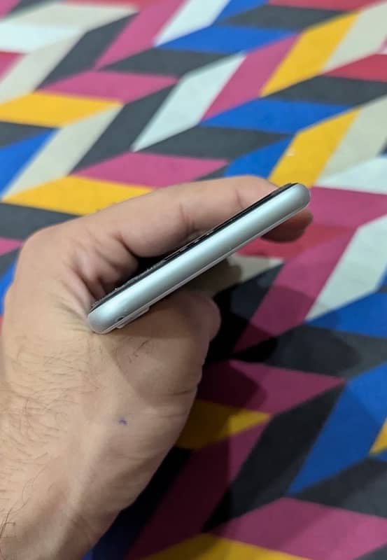 Iphone SE(2020) 4