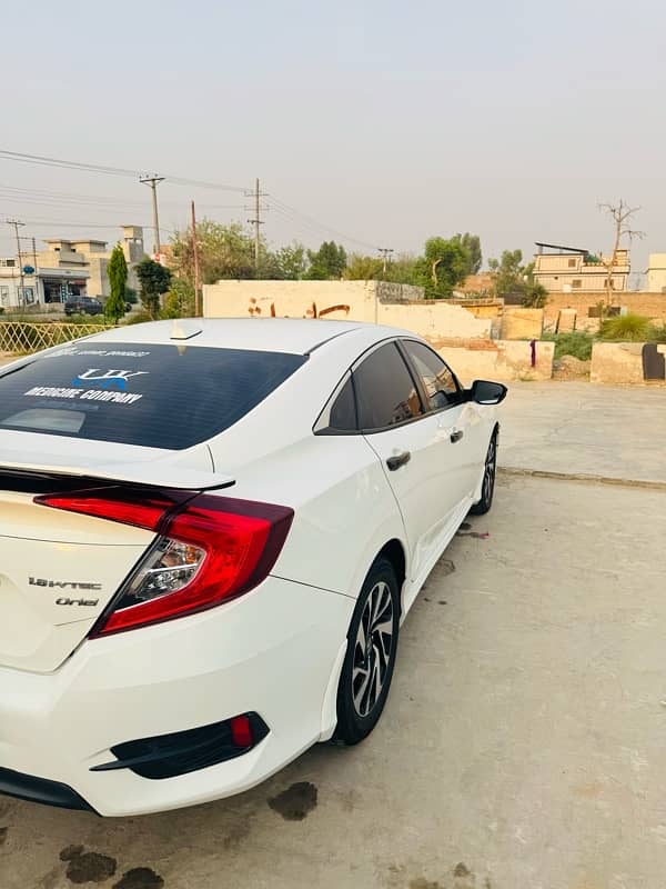 Honda Civic 1.8 I-VTEC 2018 Automatic 11