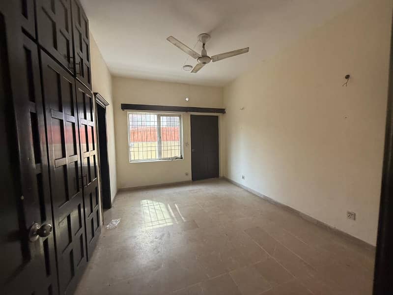 1KANAL FULL HOUSE IN DHA PHASE 3 2
