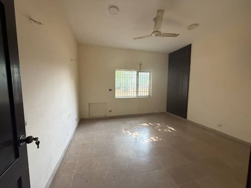 1KANAL FULL HOUSE IN DHA PHASE 3 3