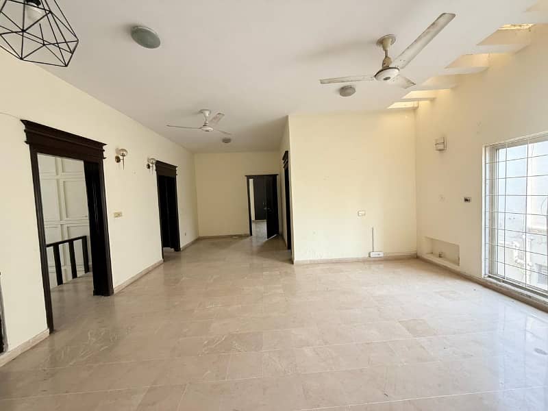 1KANAL FULL HOUSE IN DHA PHASE 3 4