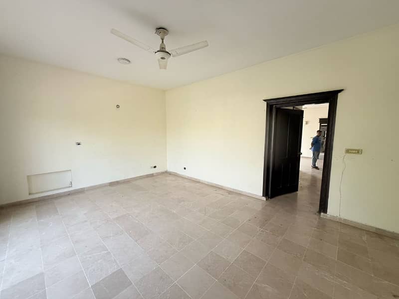1KANAL FULL HOUSE IN DHA PHASE 3 5