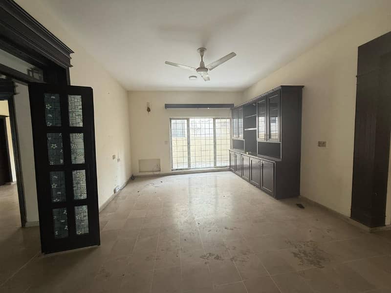 1KANAL FULL HOUSE IN DHA PHASE 3 6