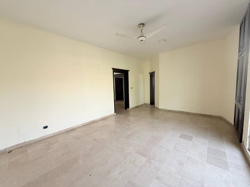 1KANAL FULL HOUSE IN DHA PHASE 3 12