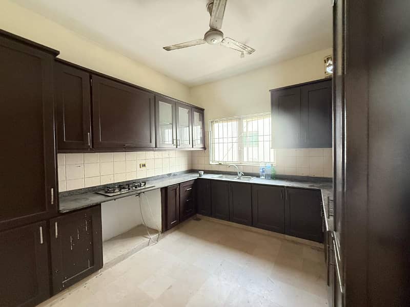 1KANAL FULL HOUSE IN DHA PHASE 3 15