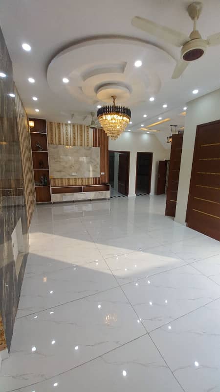5 Marla Brand New Luxurious House For sale in Park View City Lahore 0