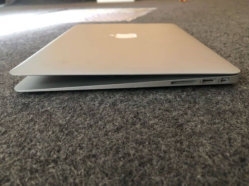 MACBOOK AIR 2017| COREI5| 8/512| ISLAMABAD 5